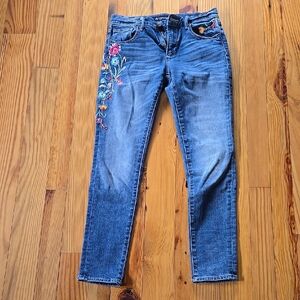 Driftwood Floral Embroidered Blue Jeans Size 25
